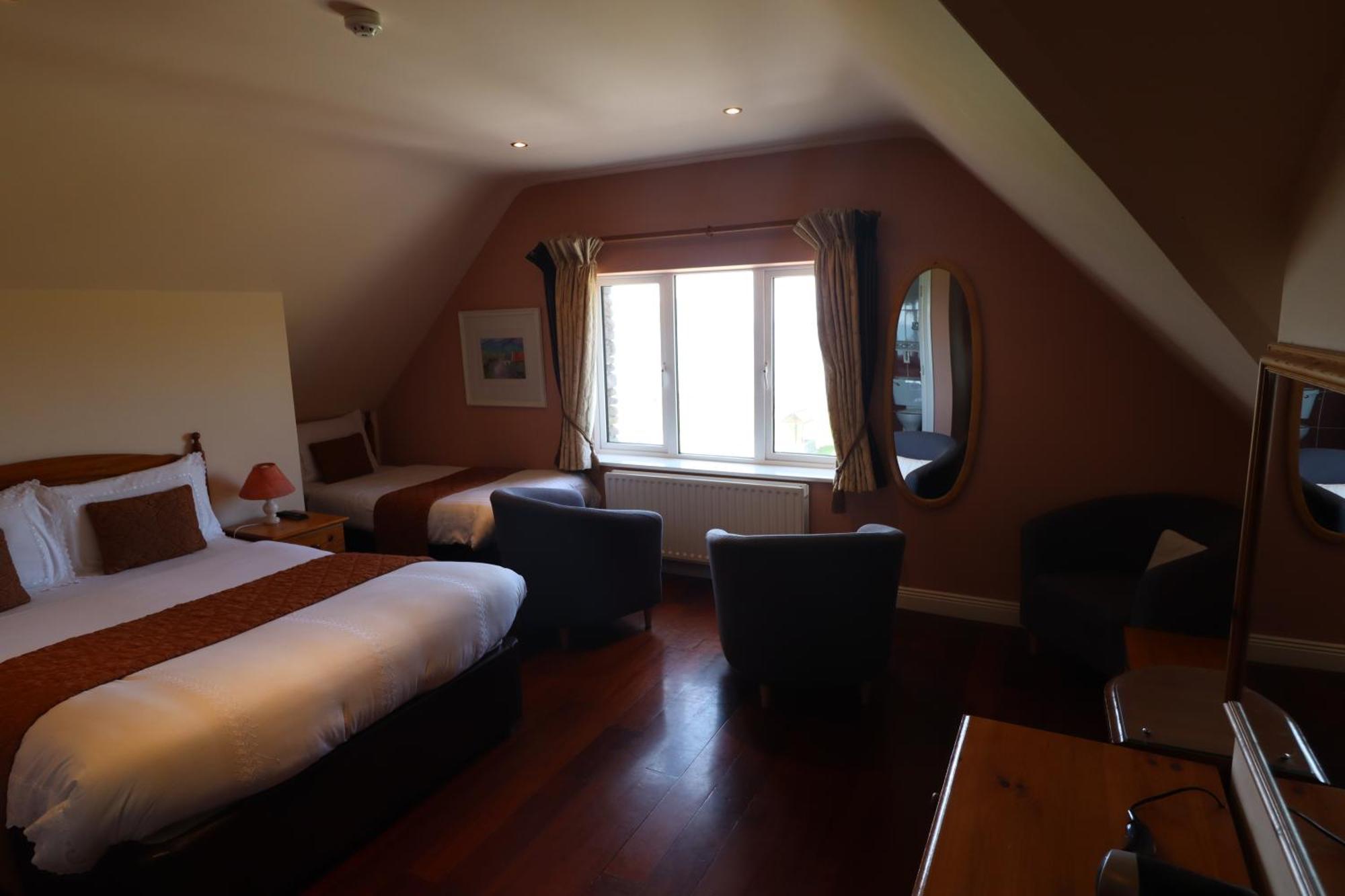 The Old Pier Guest Accommodation, Bed Only, No Breakfast Ballydavid Bagian luar foto
