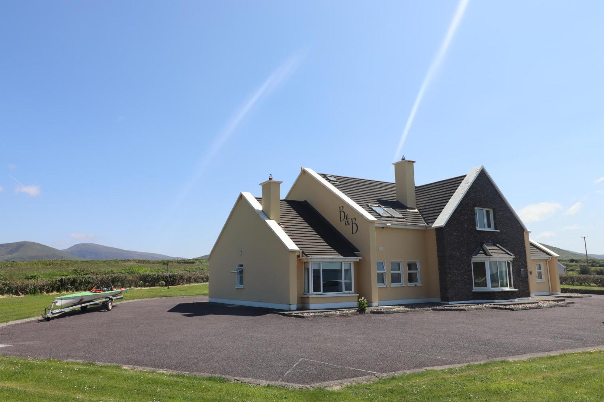 The Old Pier Guest Accommodation, Bed Only, No Breakfast Ballydavid Bagian luar foto